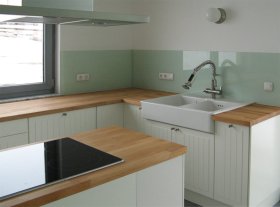 Glasfliesenspiegel : Küchenrückwand mit lackierter Rückseite