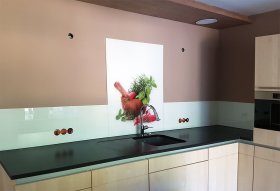 Glaswandverkleidung in der Küche