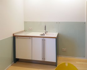 Küchenglasrückwände mit lackierter Rückseite und Pico-Haltern